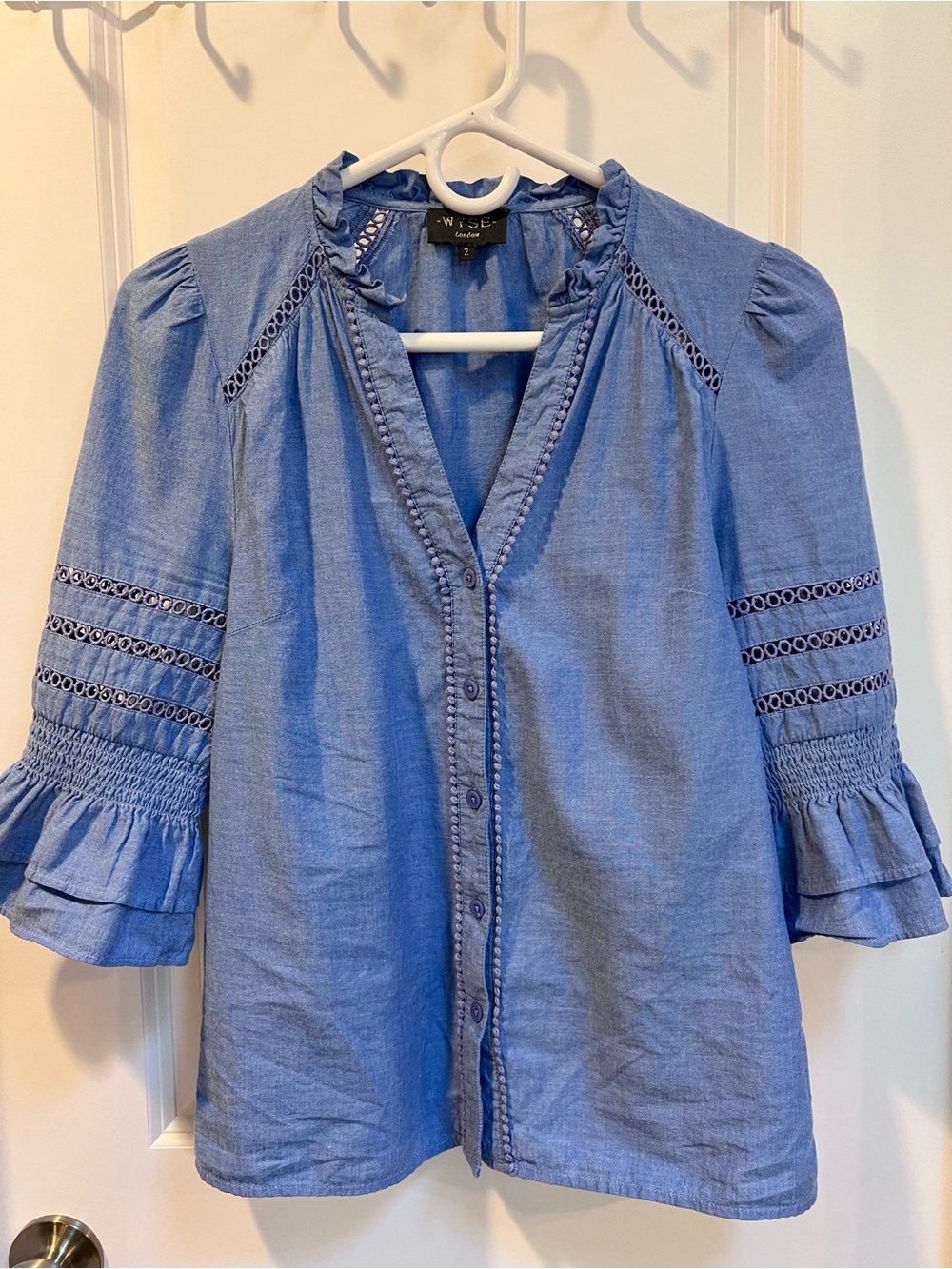 WYSE London “Parker” Blue Cotton Button-Front Ruffle V-Neck 3/4 Puff Blouse Sz 6